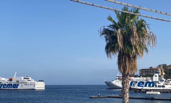 Isole minori, la Regione non paga il contributo a Caronte & Tourist: stipendio decurtato per i lavoratori