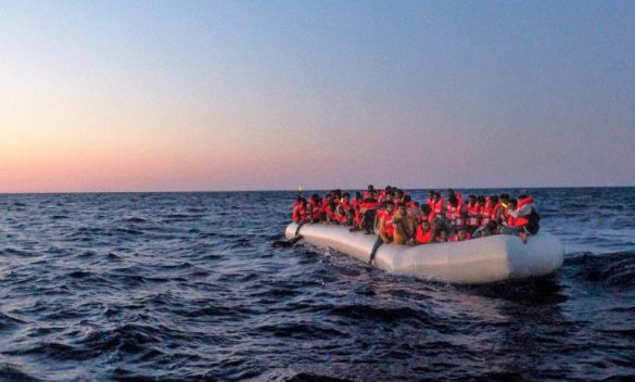 Il veliero ong Nadir soccorre un gommone, sbarcati 47 migranti a Lampedusa