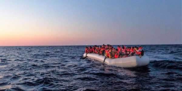 Il veliero ong Nadir soccorre un gommone, sbarcati 47 migranti a Lampedusa