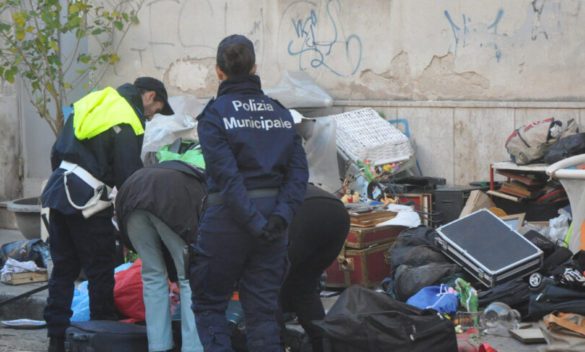 Palermo, nuovo blitz al mercatino abusivo dell'Albergheria: gli ambulanti scappano, sequestrata merce per tre tonnellate