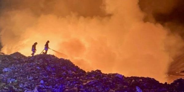 Palermo, allarme per un incendio nella discarica di Bellolampo: fiamme nella settima vasca