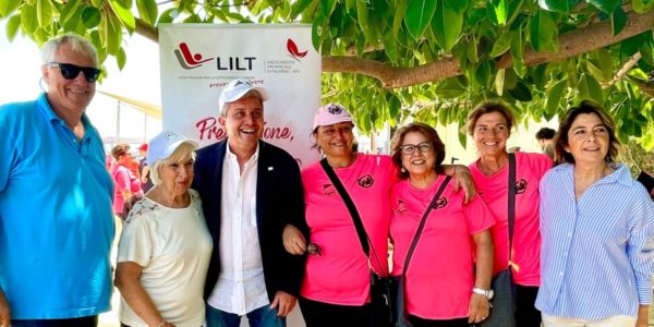 A Palermo si chiude la regata rosa che celebra la vita, il trofeo Dragon Boat alla romana Pink Butterfly