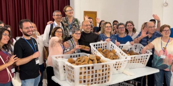 A Palermo si rinnova la tradizione del Pane di Sant'Antonio: distribuito in carcere e negli ospedali