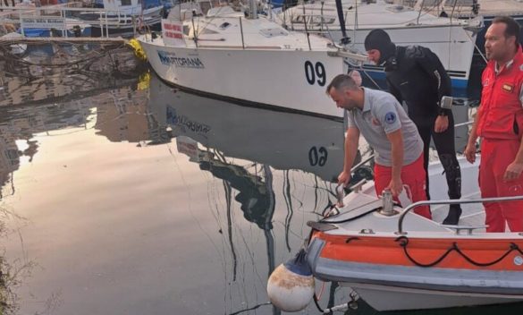 Palermo, tragedia alla Cala: finisce in mare con la bici e muore