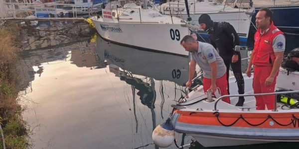 Palermo, tragedia alla Cala: finisce in mare con la bici e muore