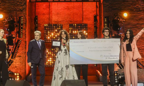 La cantante catanese Anna Castiglia vince il premio Musicultura 2024