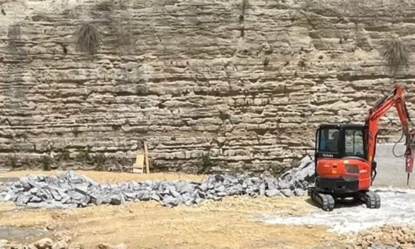 A Enna abbattuto il muro in cemento a ridosso del Castello di Lombardia