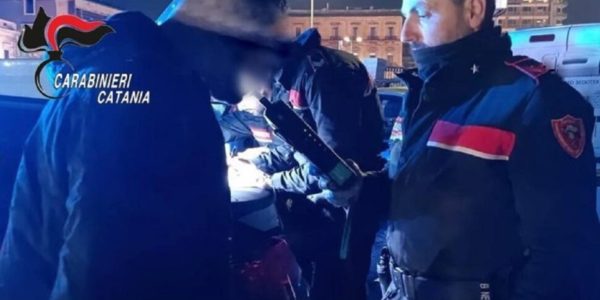 Due ramacchesi ubriachi tentano di scappare in auto dopo un incidente: i carabinieri li arrestano