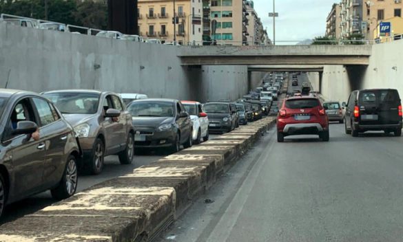 Lavori urgenti sulla strada, a Palermo chiude al traffico una carreggiata del sottopasso di via Crispi