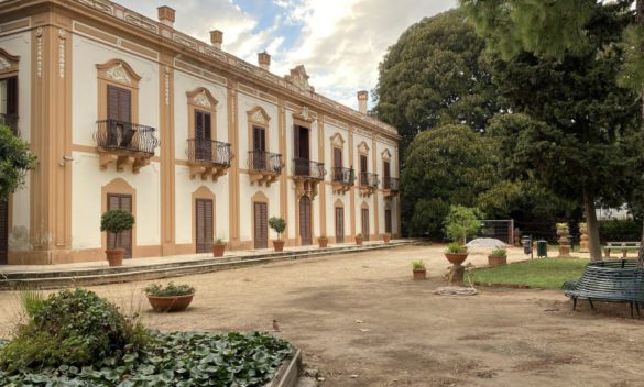 Atto vandalico a Villa Trabia a Palermo, divelto un vaso monumentale