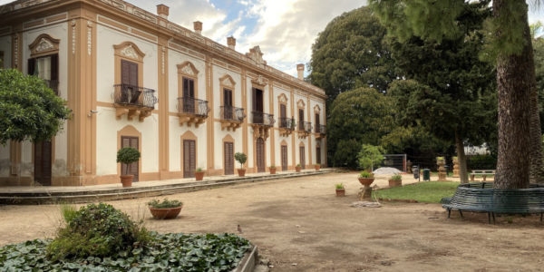 Atto vandalico a Villa Trabia a Palermo, divelto un vaso monumentale