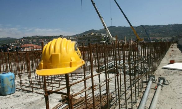 Incidente sul lavoro a Campofelice di Roccella: un operaio cade da un’impalcatura e muore, nel cantiere anche i suoi due figli