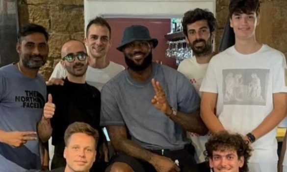 La superstar del basket americano LeBron James in giro per le strade di Palermo